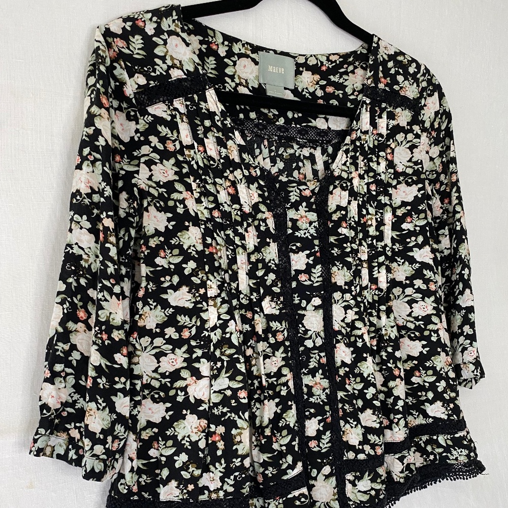 Maeve Boho Black Floral Lace 3/4 Flowy Sleeve Top Size Small
